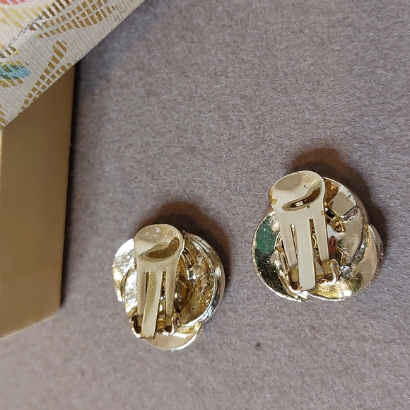 Vintage 50's/60's clip on pink rhinestone swirl earrings - Picture 4 of 5